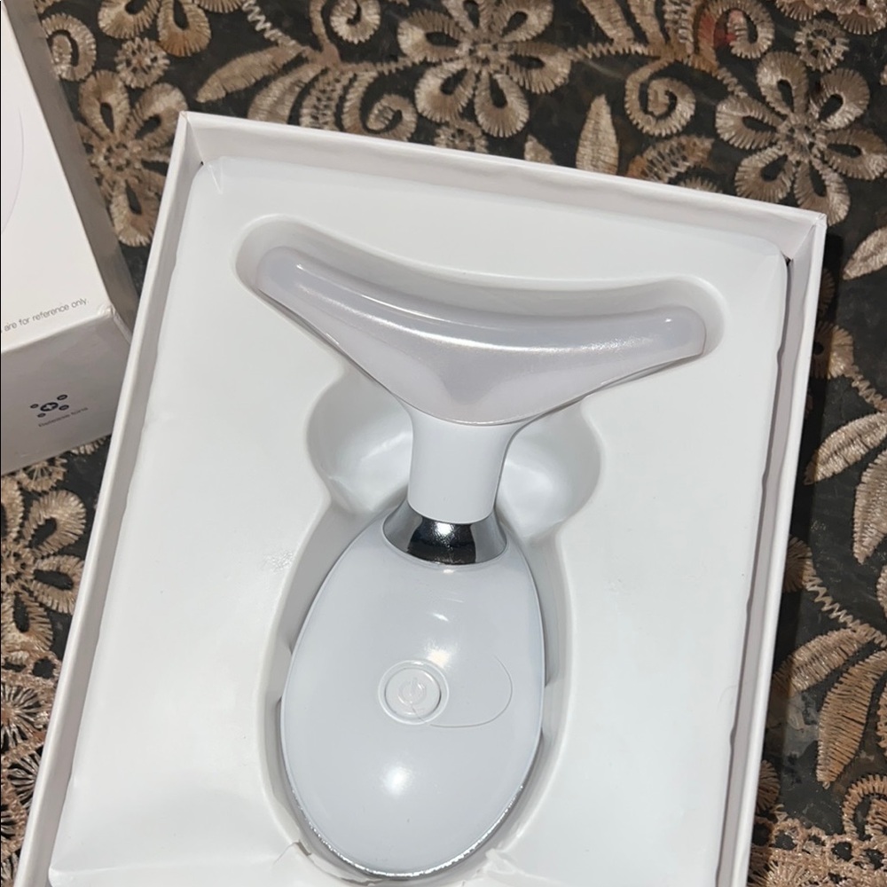 Facial Massager in White and Silver